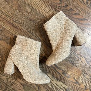 Urban Outfitters Teddy Bear Boot 38/7